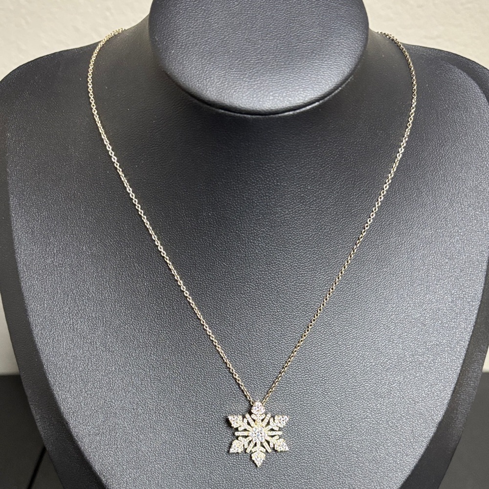925 Vietnam Marked Frosty Sparkly Gold Tone Snowflake Necklace Holidays